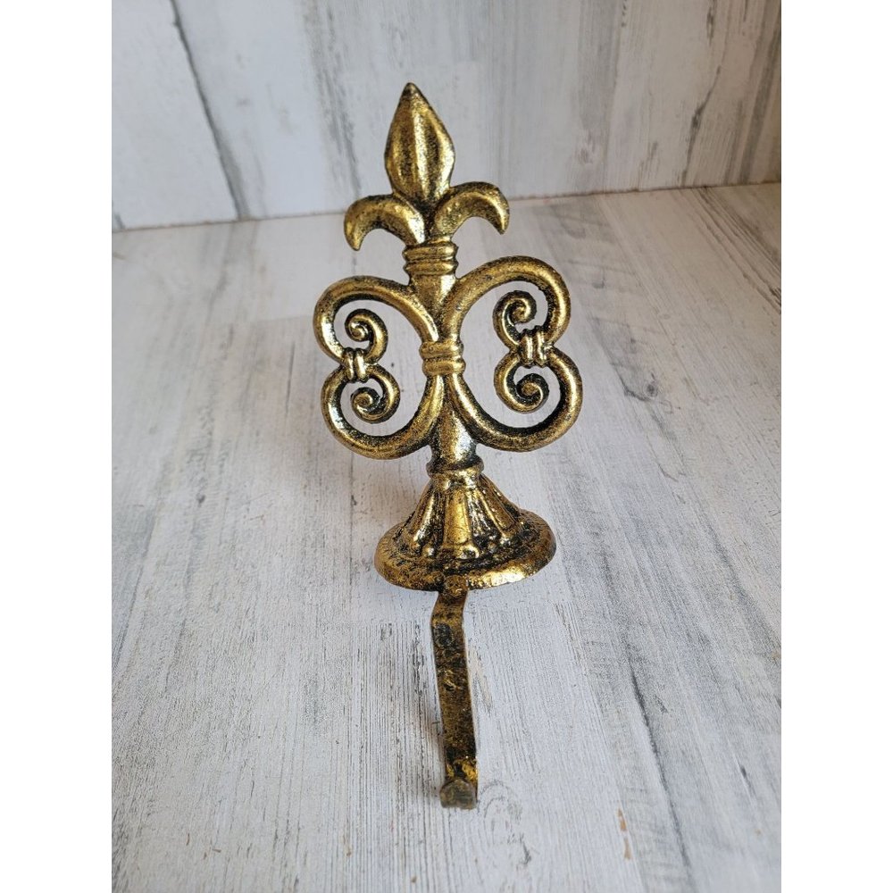Metal distressed style fancy hanging‎ stocking holder Xmas figure
